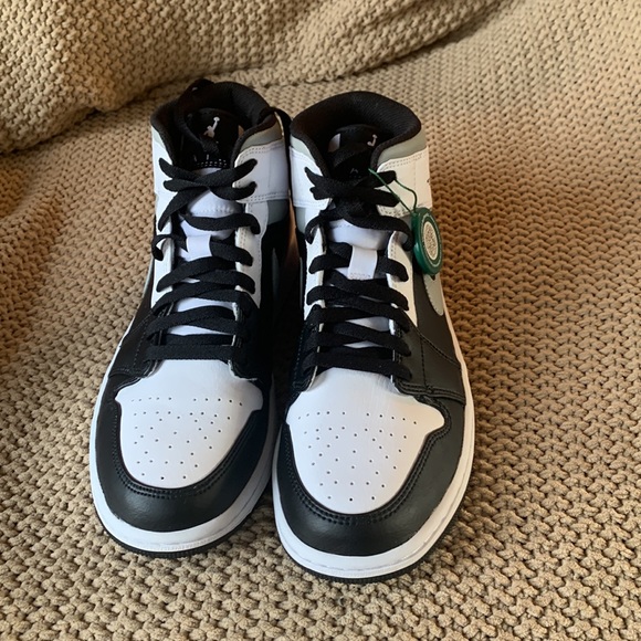 Air Jordan Size 8 1/2 mens. Authentic brand new - Picture 2 of 4